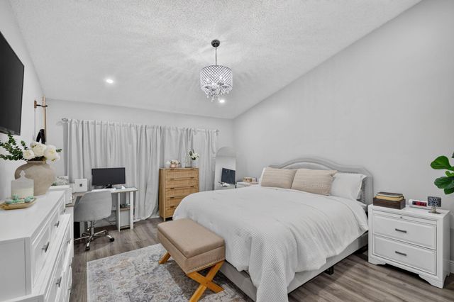 414 Springdale Circle, Palm Springs, FL 33461