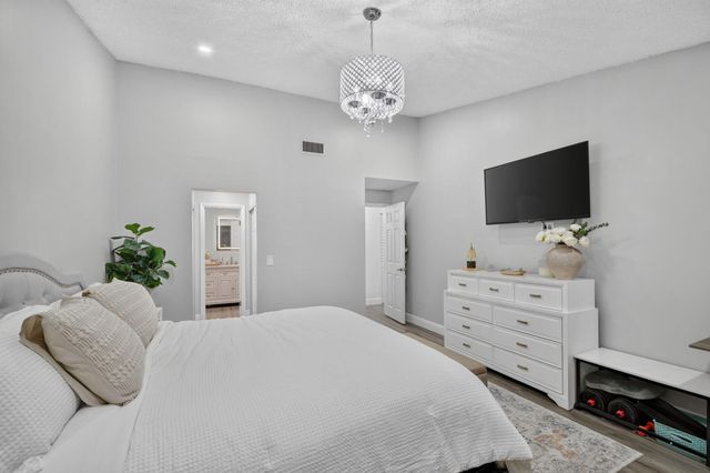 414 Springdale Circle, Palm Springs, FL 33461