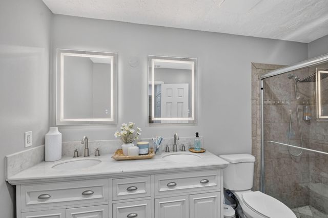 414 Springdale Circle, Palm Springs, FL 33461