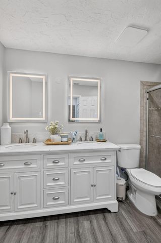 414 Springdale Circle, Palm Springs, FL 33461