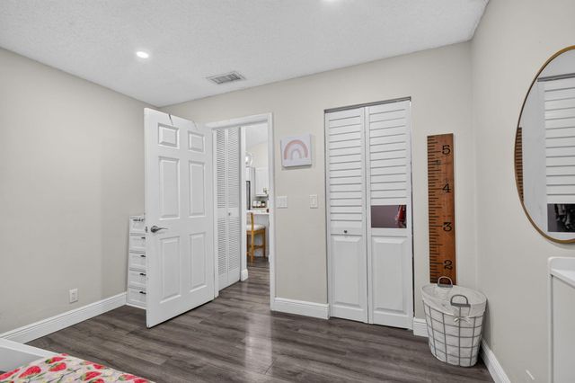 414 Springdale Circle, Palm Springs, FL 33461