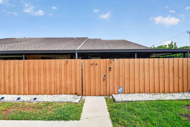 414 Springdale Circle, Palm Springs, FL 33461