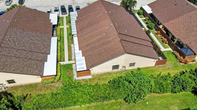 414 Springdale Circle, Palm Springs, FL 33461