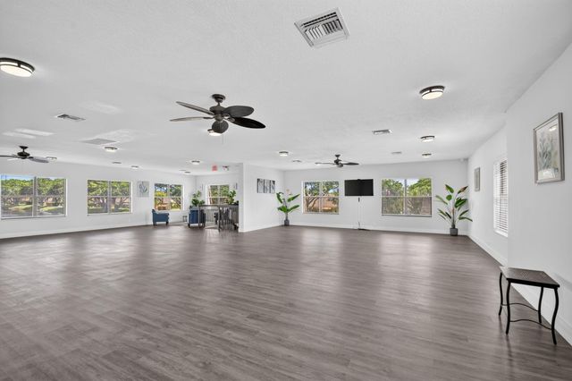 414 Springdale Circle, Palm Springs, FL 33461