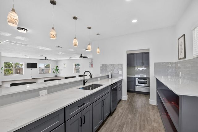 414 Springdale Circle, Palm Springs, FL 33461