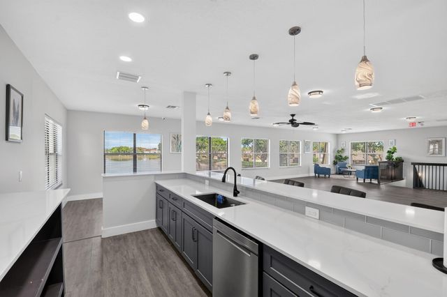 414 Springdale Circle, Palm Springs, FL 33461