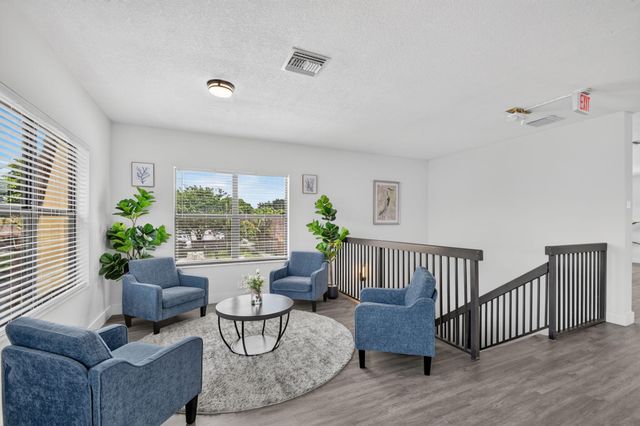 414 Springdale Circle, Palm Springs, FL 33461