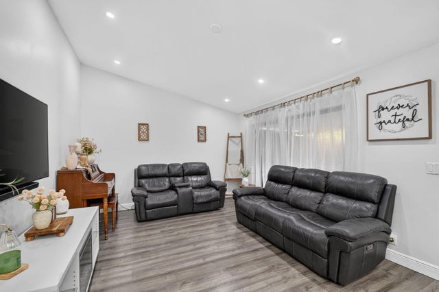 414 Springdale Circle, Palm Springs, FL 33461