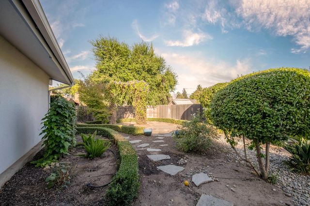 1248 W Mesa Avenue, Fresno, CA 93711