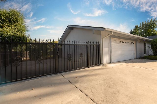1248 W Mesa Avenue, Fresno, CA 93711