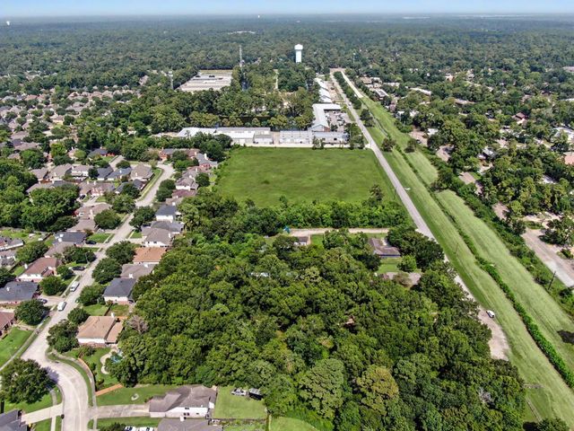 623 Lakeville Drive, Kingwood, TX 77339