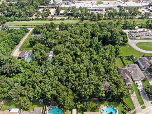 623 Lakeville Drive, Kingwood, TX 77339
