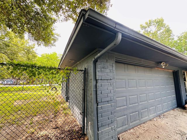 623 Lakeville Drive, Kingwood, TX 77339