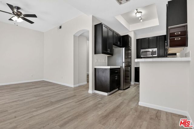 11112 La Maida Street 14, North Hollywood, CA 91601