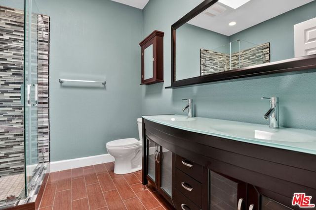 11112 La Maida Street 14, North Hollywood, CA 91601