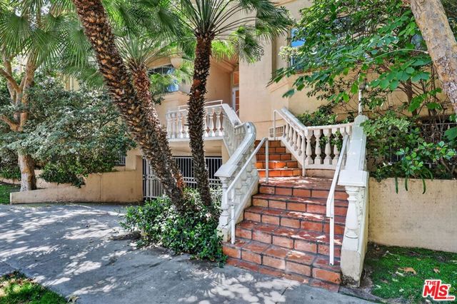 11112 La Maida Street 14, North Hollywood, CA 91601