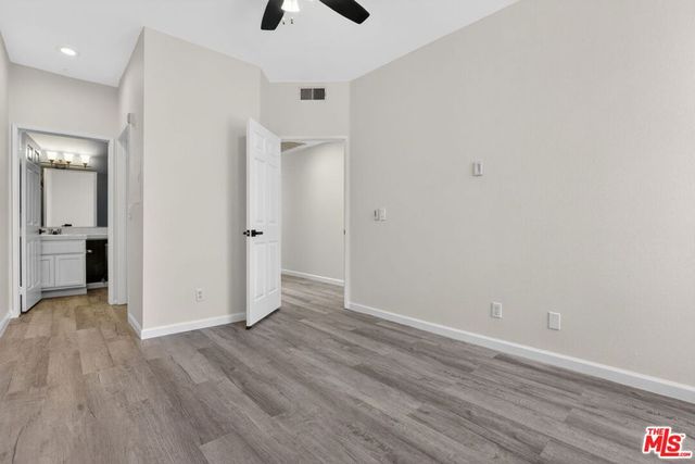 11112 La Maida Street 14, North Hollywood, CA 91601
