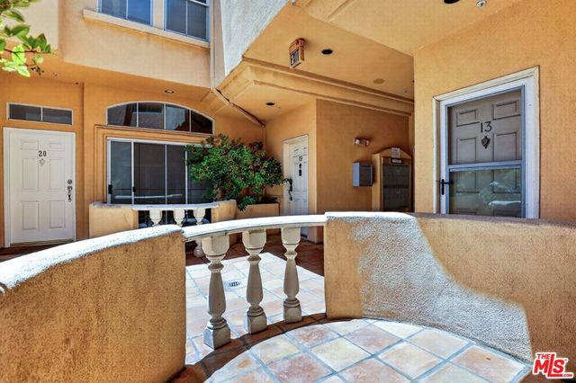 11112 La Maida Street 14, North Hollywood, CA 91601