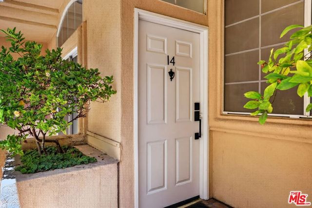 11112 La Maida Street 14, North Hollywood, CA 91601
