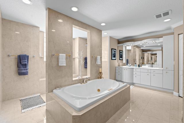 8668 Marlamoor Lane, Palm Beach Gardens, FL 33412