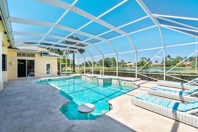 8668 Marlamoor Lane, Palm Beach Gardens, FL 33412