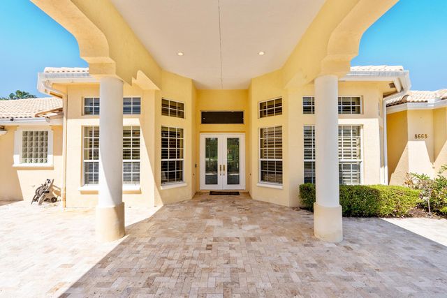 8668 Marlamoor Lane, Palm Beach Gardens, FL 33412