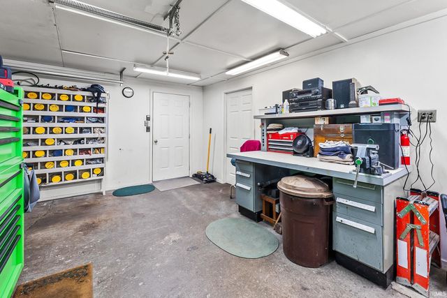 4825 W Dupont Road, Fort Wayne, IN 46818