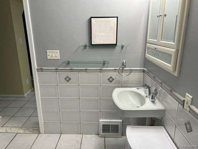 19167 ASBURY Park, Detroit, MI 48235