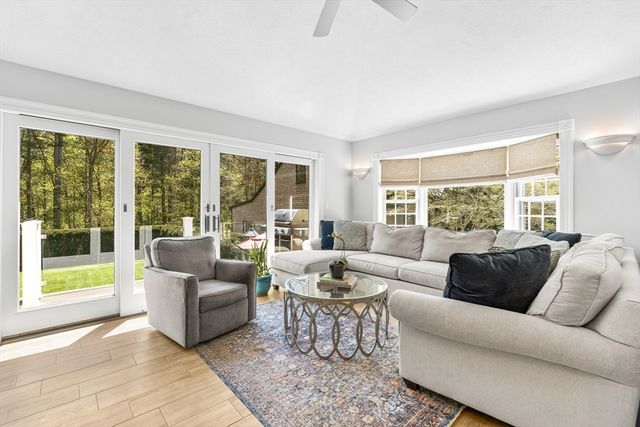 39 Church St 39, Weston, MA 02493