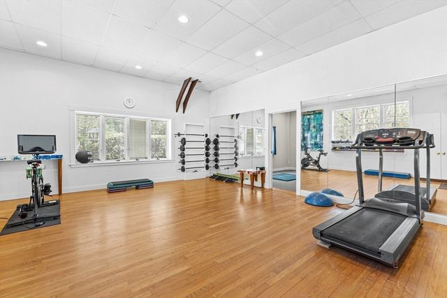 39 Church St 39, Weston, MA 02493