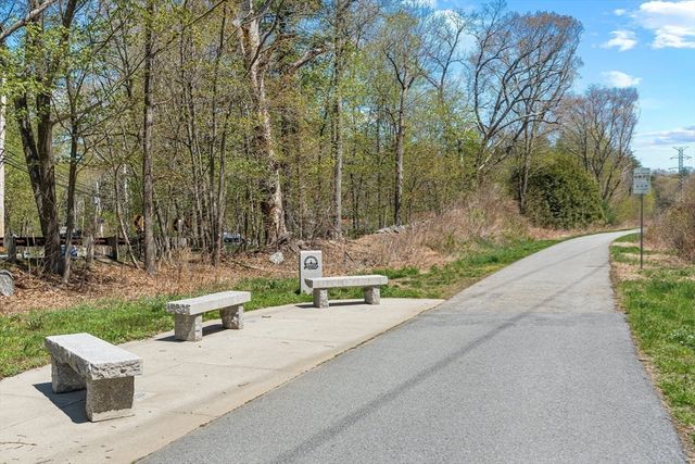 39 Church St 39, Weston, MA 02493