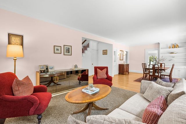 39 Church St 39, Weston, MA 02493