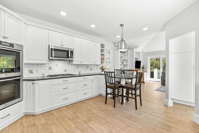 39 Church St 39, Weston, MA 02493