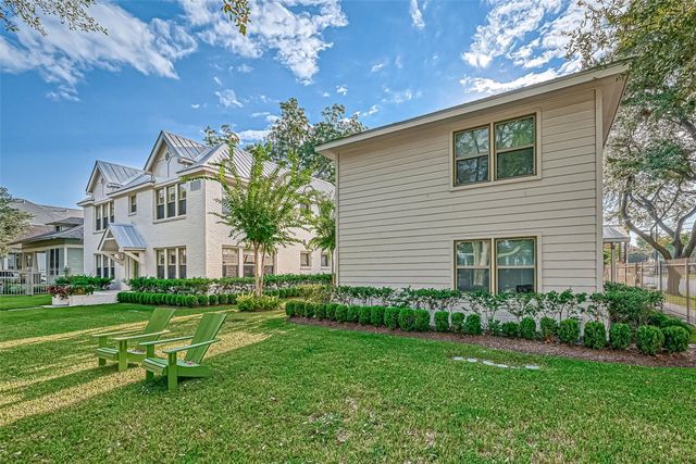 218 E 14th Street, Houston, TX 77008