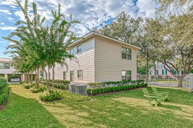 218 E 14th Street, Houston, TX 77008