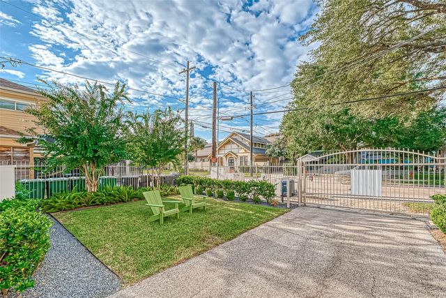 218 E 14th Street, Houston, TX 77008