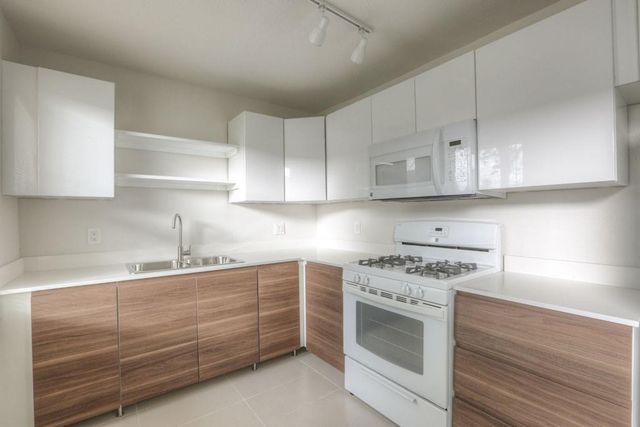 218 E 14th Street, Houston, TX 77008