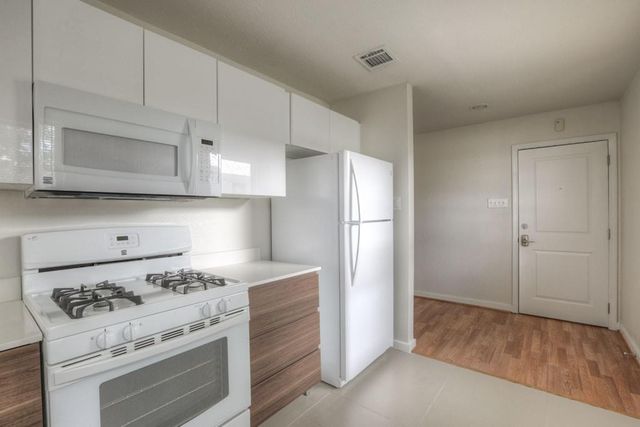 218 E 14th Street, Houston, TX 77008