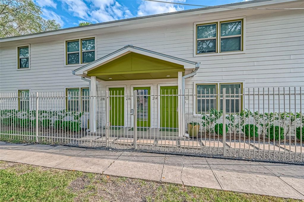 218 E 14th Street, Houston, TX 77008