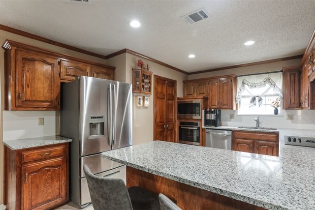 2214 Moss Trail, Garland, TX 75044