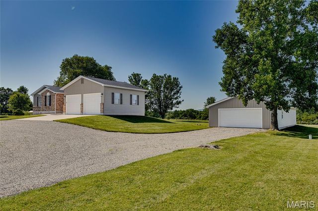 4 McClanahan Road, Farmington, MO 63640