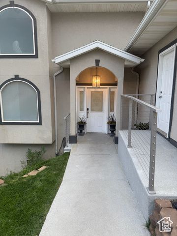 585 E MARIALANA WAY, North Salt Lake, UT 84054
