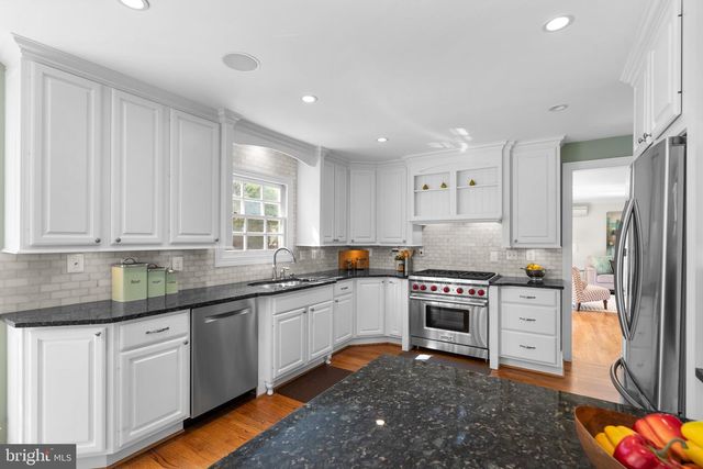 3106 RUSSELL RD, Alexandria, VA 22305