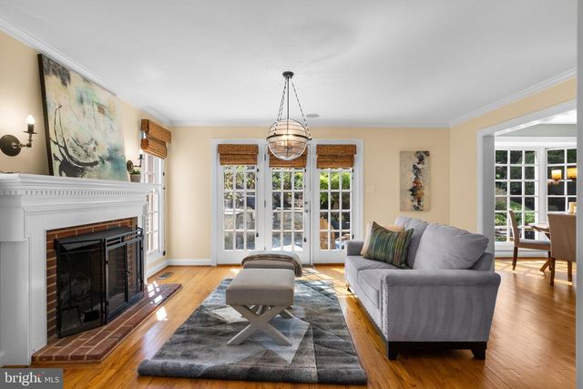 3106 RUSSELL RD, Alexandria, VA 22305