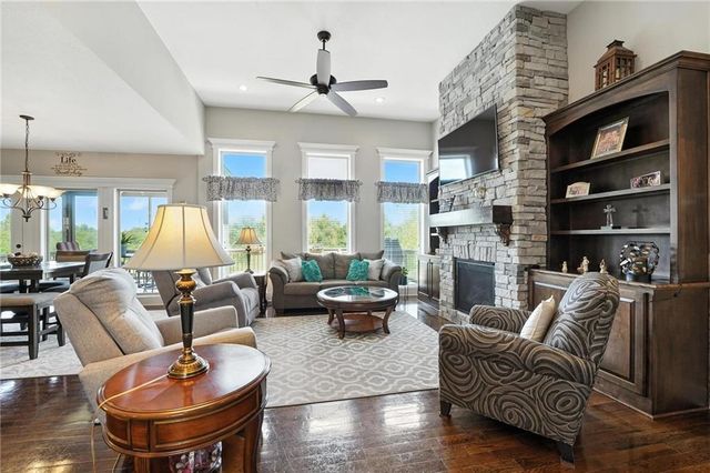 512 Sycamore Road, Greenwood, MO 64034