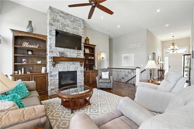 512 Sycamore Road, Greenwood, MO 64034