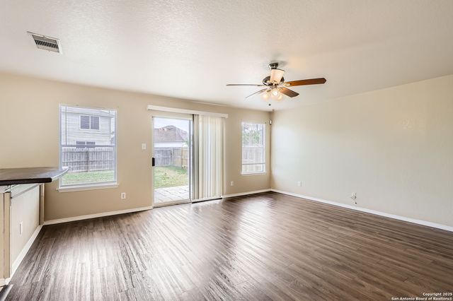 8859 Kestrel Oak, Converse, TX 78109