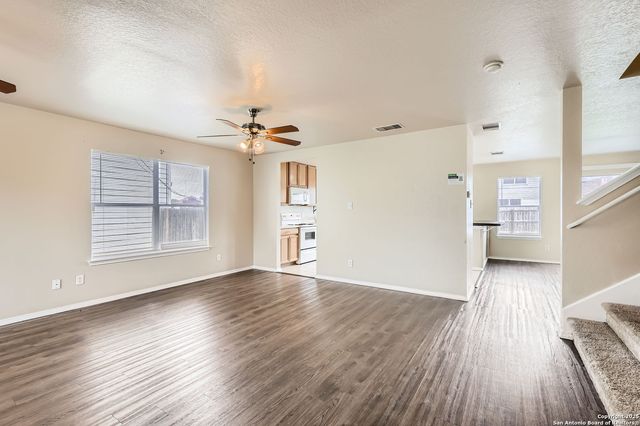 8859 Kestrel Oak, Converse, TX 78109