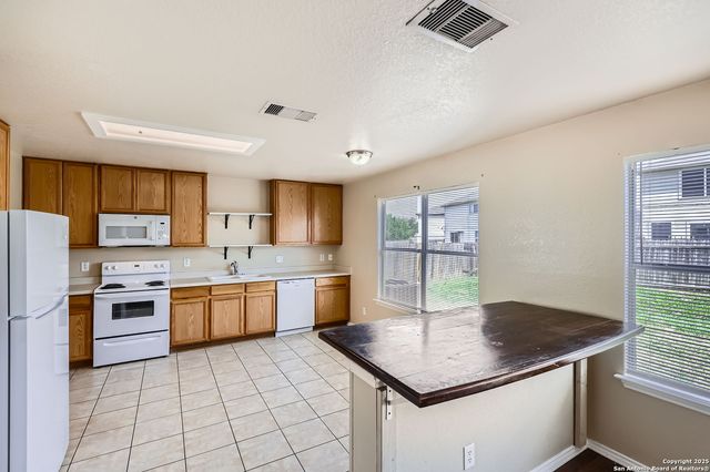 8859 Kestrel Oak, Converse, TX 78109