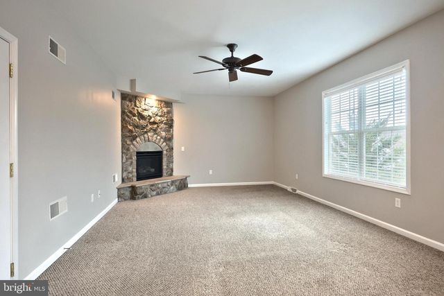 2760 PRIMROSE LN N, York, PA 17404